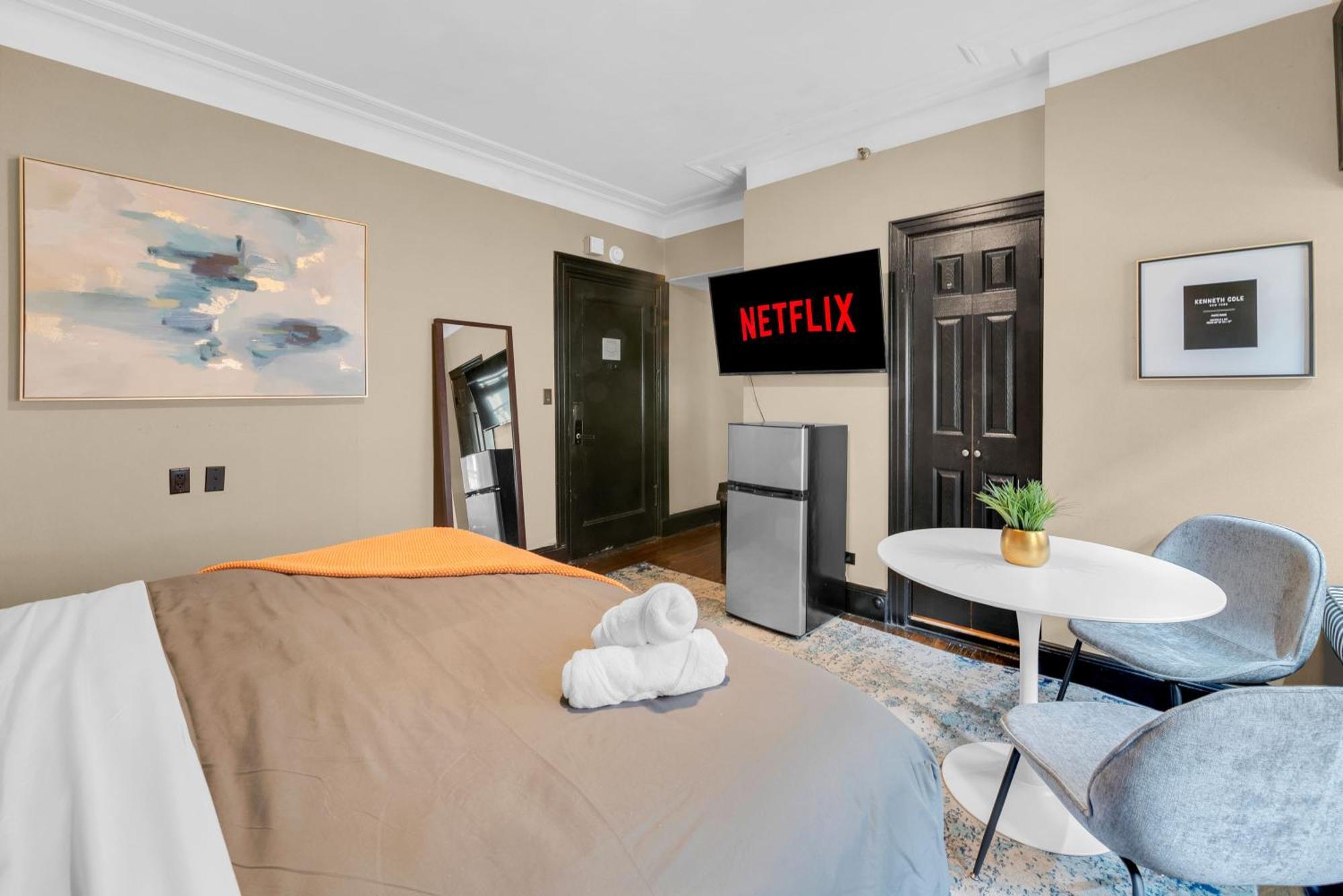 Apartment Nyc In The Location! Walking Distance To Everything!